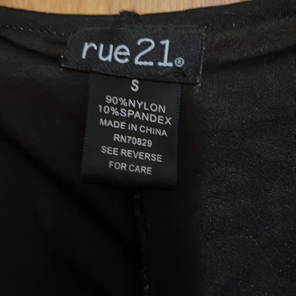 2 dressed, Rue 21 & Roulette - Picture 3 of 9